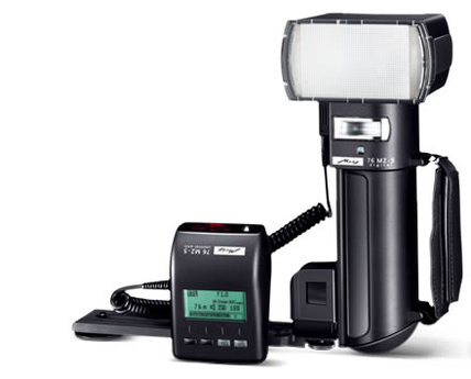 Вспышка Metz 76 MZ-5 digital Во  всем мире профессиональные фотографы доверяют мощным фотовспышкам 76  MZ-5 digital фирмы Metz. Ее способность быстро давать вспышки тогда,  когда делают серию снимков один за другим, выгодна прежде всего при  съемке свадеб и показов мод.