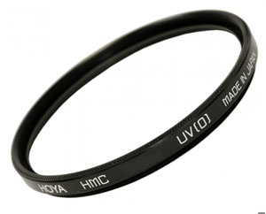 Фильтр HOYA HMC UV(0) FILTER 55MM Данный фильтр поглощает ультрафиолетовые лучи, которые часто делают   фотографии нечеткими в яркий солнечный день. Фильтр является   универсальным, так как дополнительно защищает объектив от непогоды.